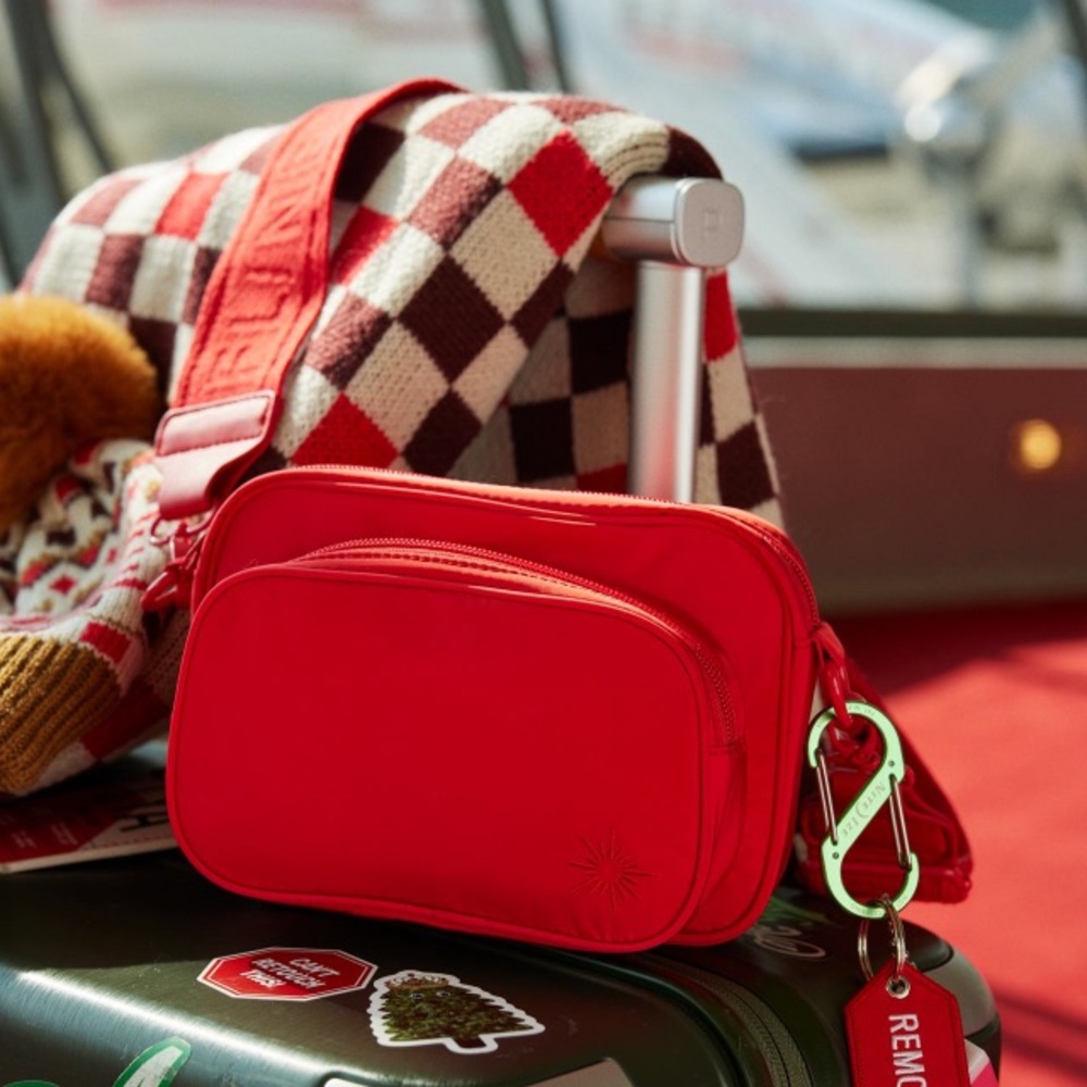 NWT Aerie Makin' Moves Crossbody Bag in Red. - Picture 2 of 11